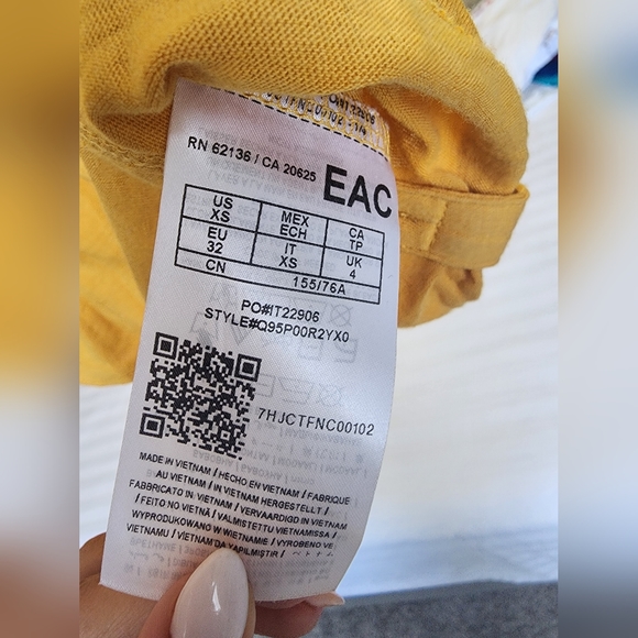 Yellow Guess Top- XS - Picture 2 of 3